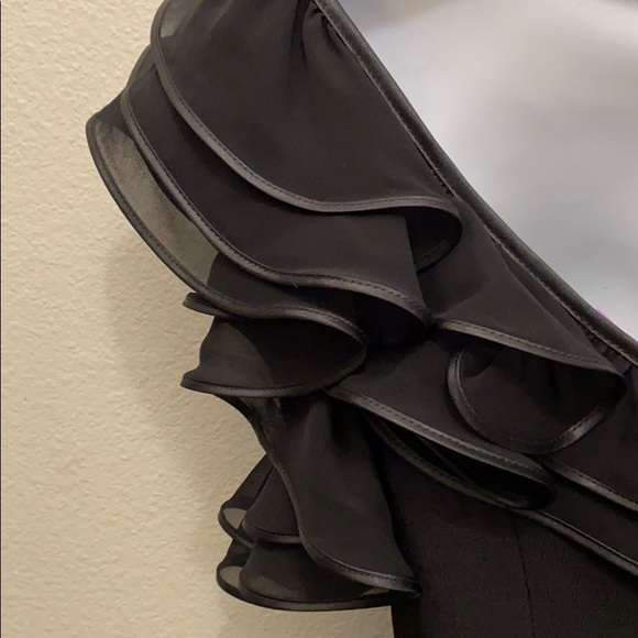 Black mini cocktail dress ruffle off shoulders - Picture 5 of 7